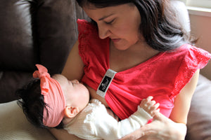 breastfeeding-shirt-holder-breastfeeding-bracelets